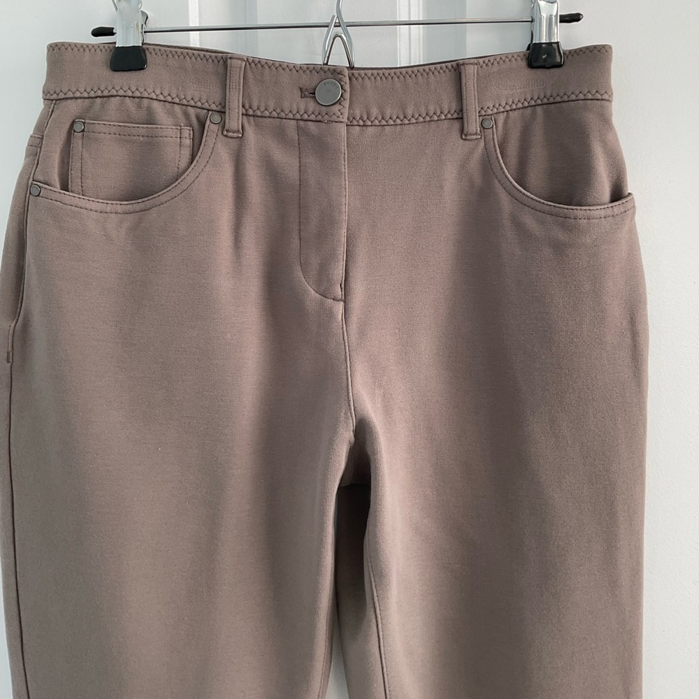 Women’s Chico’s Stylish Tan Pants - Picture 6 of 7